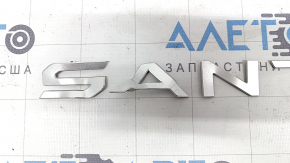 Эмблема надпись Santa Fe двери багажника Hyundai Santa Fe 24-26 серая, погнута