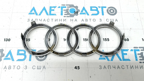 Эмблема значок решетки радиатора grill Audi A5 F5 20-25 хром, сломаны крепления