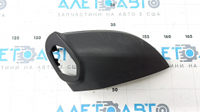 Garnitura inferioară a oglinzii laterale stângi a modelului Audi A5 F5 18-25 5D are elemente de fixare rupte și zgârieturi.