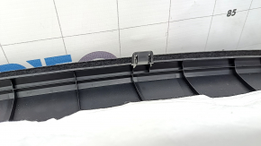Portbagajul modelului Hyundai Santa Fe 24-26 este crăpat, iar capacul este îndoit.