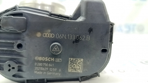 Clapeta de accelerație a modelului Audi A5 F5 21-25 MHEV este defectă.