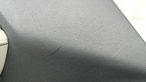 Panou ușă spate stânga Subaru Forester 25-26, negru cu inserție din material textil gri, cotieră din cauciuc gri, zgârieturi