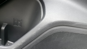 Panou ușă spate stânga Subaru Forester 25-26, negru cu inserție din material textil gri, cotieră din cauciuc gri, zgârieturi