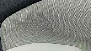 Panou ușă stânga față Subaru Forester 25-26, negru cu inserție din material textil gri, cotieră din cauciuc gri, uzată, necesită curățare