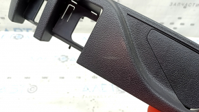 Garnitură laterală pentru scaunul spate stânga al celui de-al doilea rând, stânga, Toyota Highlander 20-26, neagră, cu dop, zgârieturi, element de fixare rupt