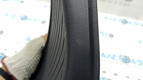 Ornamente prag ușă spate stânga Subaru Forester 25-26, negre, plastic turnat în alb