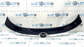 Молдинг двери багажника верхний Mazda CX-5 17-24 с эмблемой, под стеклом, надломано крепление