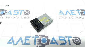 Hub USB Lexus UX200 UX250h 19-26