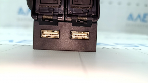 Hub USB Lexus UX200 UX250h 19-26