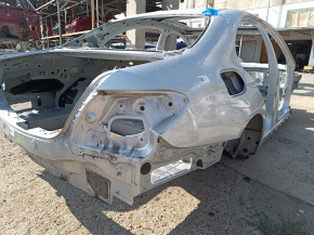 Aripă spate dreapta Mercedes W213 E 300/350 17-20 pe caroserie, argintie