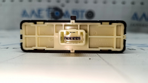 Buton de deblocare a clapetei de alimentare cu combustibil Lexus UX 19-26