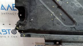 Protecție partea inferioară dreapta pentru Mercedes W213 E 17-23: fisuri, fracturi, fragmente lipsă