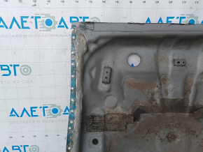 Portbagajul modelului Mazda CX-90 24-26 PHEV a fost tăiat cu o tăietură metalică.