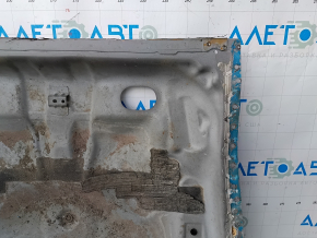 Portbagajul modelului Mazda CX-90 24-26 PHEV a fost tăiat cu o tăietură metalică.