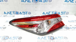 Фонарь внешний крыло левый Toyota Camry v70 18-20 галоген, светлый, царапины, под полировку