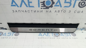 Накладка порога наружная передняя правая Kia Sorento 21-23 HEV черная, с хром вставкой, царапины