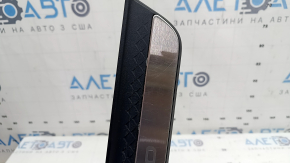 Накладка порога наружная передняя правая Kia Sorento 21-23 HEV черная, с хром вставкой, царапины