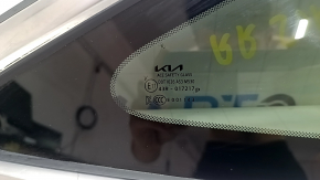 Форточка глухое стекло задняя правая Kia Sorento 21-26 тонировка с хром молдингом, царапины на хроме