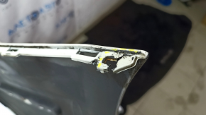 Bara spate Lincoln MKZ 17-20, partea superioară goală, pentru 4 senzori de parcare, albă, vopsită, îndoită, elemente de fixare rupte, zgârieturi