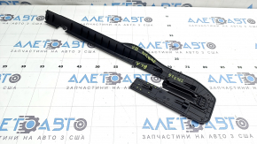 Накладка салазок заднего левого сиденья (2 ряд) задняя левая Kia Sorento 21-26 HEV, PHEV черная, сломано крепление, царапины
