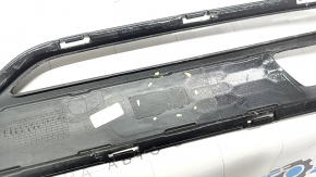 Grilă bară spate Kia Sorento 21-26 HEV, PHEV, negru lucios, fragmente lipsă, elemente de fixare rupte, crăpată