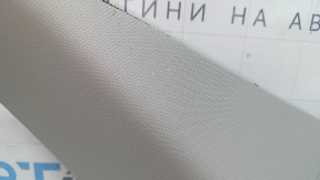 Накладка задней стойки за форточкой правая Kia Sorento 21-26 HEV, PHEV под динамик, серая, сломано крепление, царапины