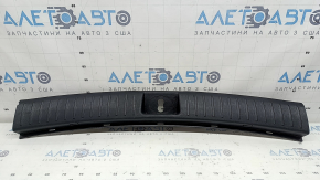 Накладка проема багажника Kia Sorento 21-26 HEV, PHEV черная, царапины, сломаны крепления