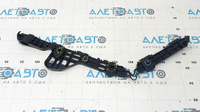 Suportul barei spate dreapta pentru un Toyota Camry v70 18-24 este defect.