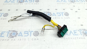 Cipul pentru modulul computerului airbag SRS al modelului Kia Sorento 21-26 este mare.