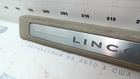 Накладка порога передняя правая Lincoln MKZ 17-20 хром с подсветкой, бежевая, царапины, под чистку