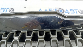 Решетка радиатора grill Lincoln MKZ 17-20 хром, с эмблемой, сколы