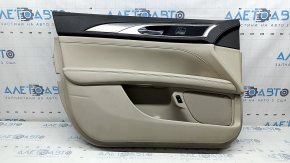Обшивка двери карточка передняя левая Lincoln MKZ 17-20 бежевая, с бежевой вставкой кожа, подлокотник бежевая кожа, молдинг серый, верхняя часть коричневая, с ручкой, под химчистку, царапины