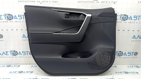 Обшивка двери карточка передняя левая Toyota Rav4 19-24 кожа черная, синяя строчка, подлокотник и вставка черная кожа, молдинг серый, с накладками, царапины