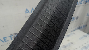 Накладка проема багажника VW Tiguan 18-24 черная, царапины, надломаны направляющие