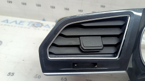 Накладка торпеды центральная VW Tiguan 18-22 графит, с воздуховодами, царапины, сломана направляйка