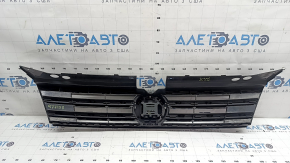 Решетка радиатора grill VW Tiguan 18-19 с эмблемой, 3 хром полоски, сверху черный глянец, сколы