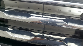 Решетка радиатора grill VW Tiguan 18-19 с эмблемой, 3 хром полоски, сверху черный глянец, сколы