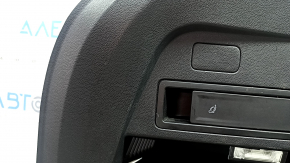 Обшивка арки правая VW Tiguan 18-19 черная под 3 ряда, с подстаканником, царапины