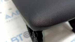 Подлокотник Toyota Rav4 19-25 кожа черная, со строчкой, тычки, царапина