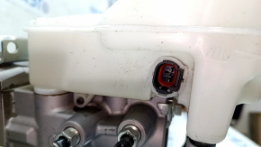 Главный тормозной цилиндр с бачком Toyota Venza 21- в сборе с brake booster, с крышкой, ошибки