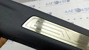 Накладка порога передняя правая VW Atlas 18-26 черная, с хромом, царапины на хроме