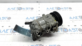 Компрессор кондиционера Audi A4 B9 17-20 2.0T R134a, скол на шкиве
