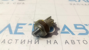 Conectorul senzorului de presiune a uleiului la transmisia automată Honda CRV 20-22 2.0 hibrid CVT AWD este defect
