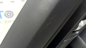 Ornamente ușă spate stânga Honda CRV 23-26 negru, cotiera din piele neagră cu cusături portocalii, Sport, bandaj negru lucios, cu mâner și ornament pentru controlul ridicării geamului, zgârieturi