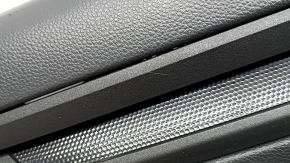 Ornamente ușă spate stânga Honda CRV 23-26 negru, cotiera din piele neagră cu cusături portocalii, Sport, bandaj negru lucios, cu mâner și ornament pentru controlul ridicării geamului, zgârieturi