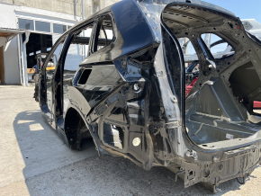 Aripă spate stânga Honda CRV 23-26 pe caroserie, neagră, cu proeminențe