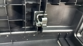 Ornamentele portbagajului Honda CRV 23-26 HEV sunt negre, elementele de fixare sunt rupte, există zgârieturi