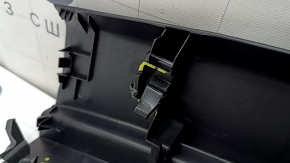 Ornamentele portbagajului Honda CRV 23-26 HEV sunt negre, elementele de fixare sunt rupte, există zgârieturi