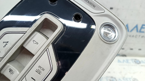 Плафон освещения передний в сборе Audi Q7 16-18 под панораму, серый, царапины
