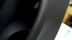 Ornament ușă, spate stânga, BMW 5 G30 17-23, negru, cotieră și inserție, piele maro închis, ornament din lemn de rădăcină de nuc, sub cortină, cu mâner și strat protector Harman Kardon, cu iluminare din spate, zgârieturi, lovituri